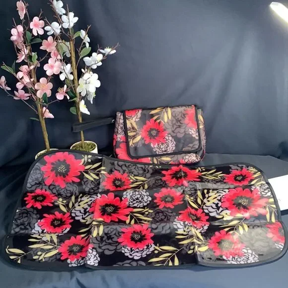 JJ Cole Clutch & Changing Pad Flower Pattern Wipe clean surface Wristlet bag - Picture 8 of 8